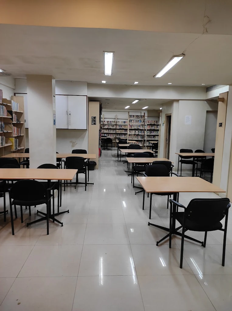 📍 Sheila Raheja Library – Versova, Andheri West, Mumbai Gharkul Society, Bharat Nagar, Near Nana Nani Park, Versova, Andheri West, Mumbai – 400047