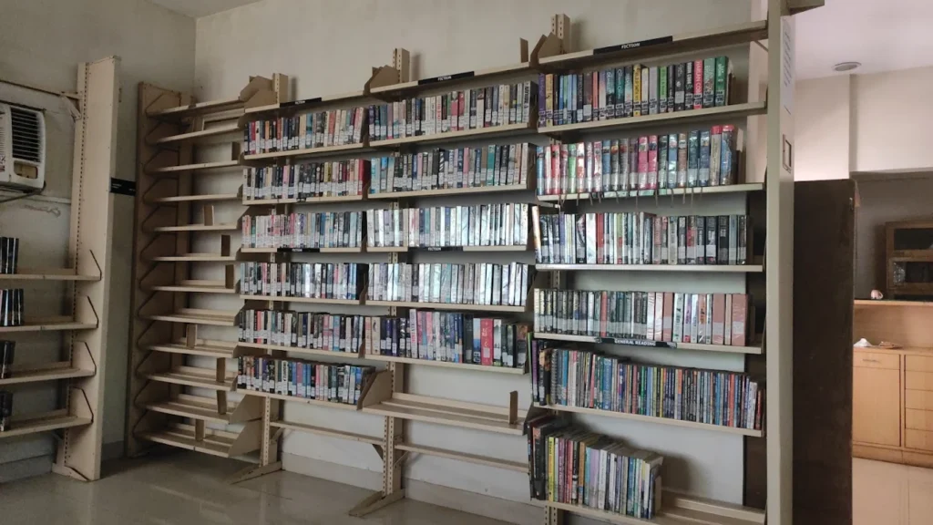 📍 Sheila Raheja Library – Versova, Andheri West, Mumbai Gharkul Society, Bharat Nagar, Near Nana Nani Park, Versova, Andheri West, Mumbai – 400047