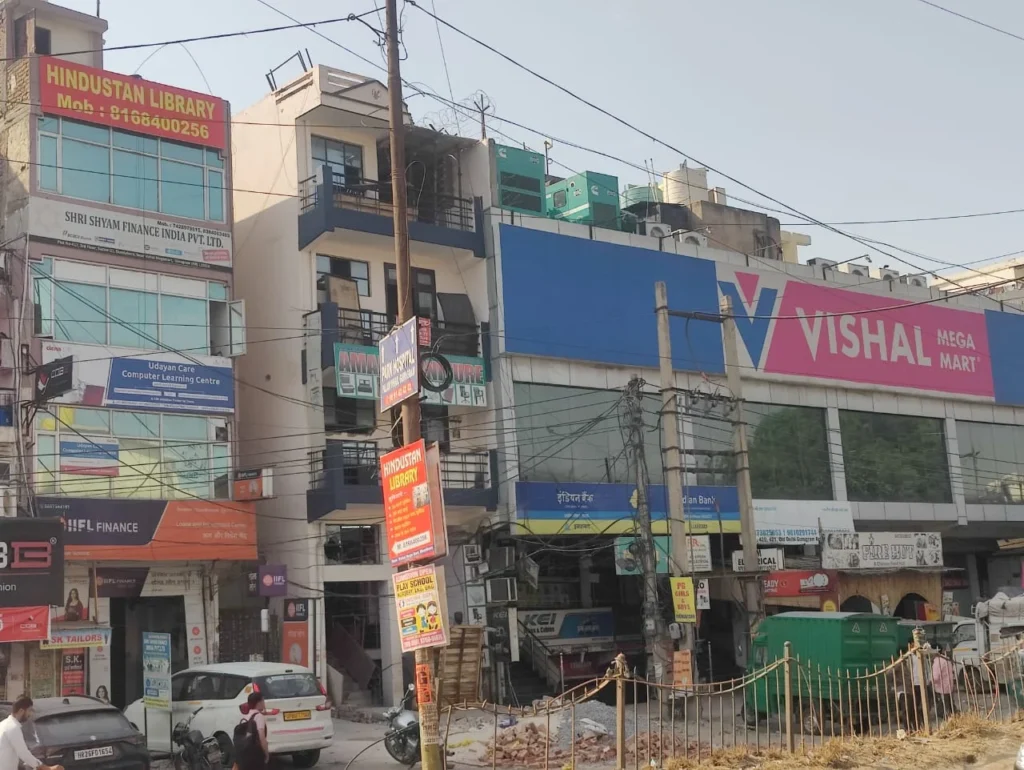 Front view of Hindustan Library at SR Complex, Sector 20, Dundahera, Gurugram — peaceful study space near Vishal Mega Mart with AC, Wi-Fi, and student-friendly setup.