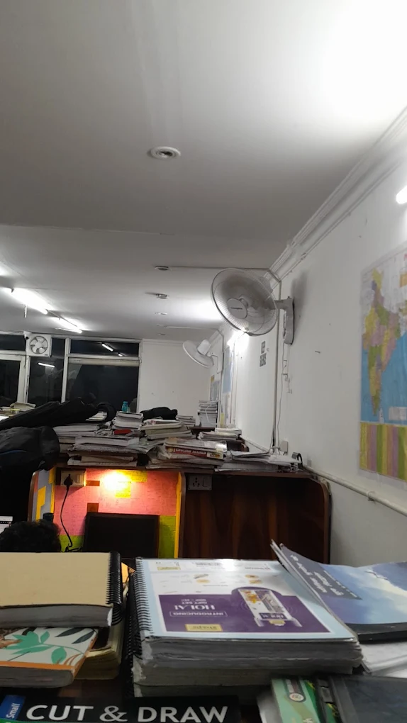 Front view of Hindustan Library at SR Complex, Sector 20, Dundahera, Gurugram — peaceful study space near Vishal Mega Mart with AC, Wi-Fi, and student-friendly setup.