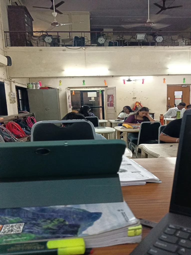 best library in ville parle west